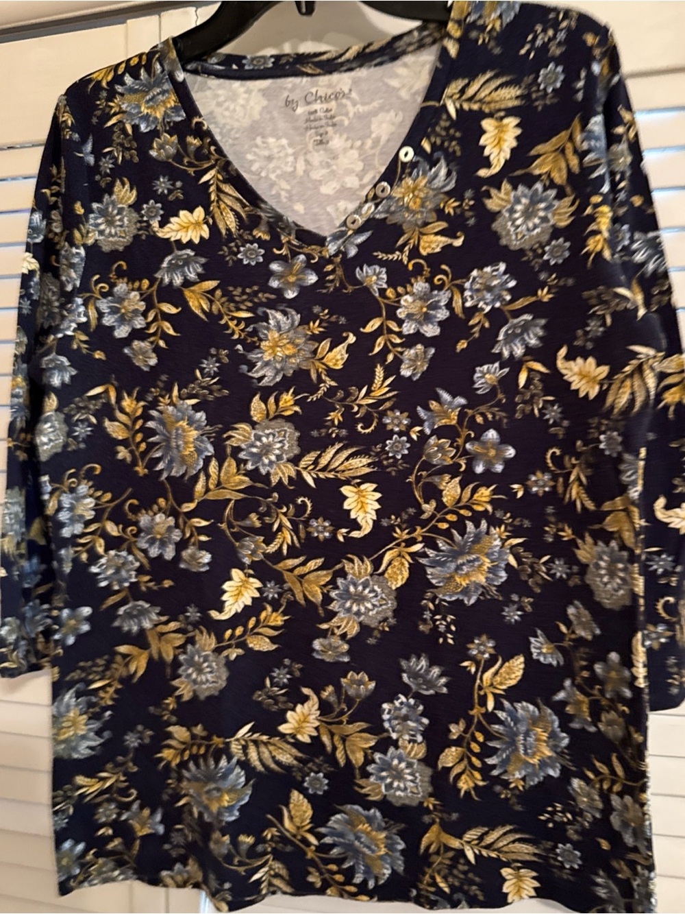 Chico's Navy Floral V-Neck Long Sleeve Tee with Gold & Gray Print
